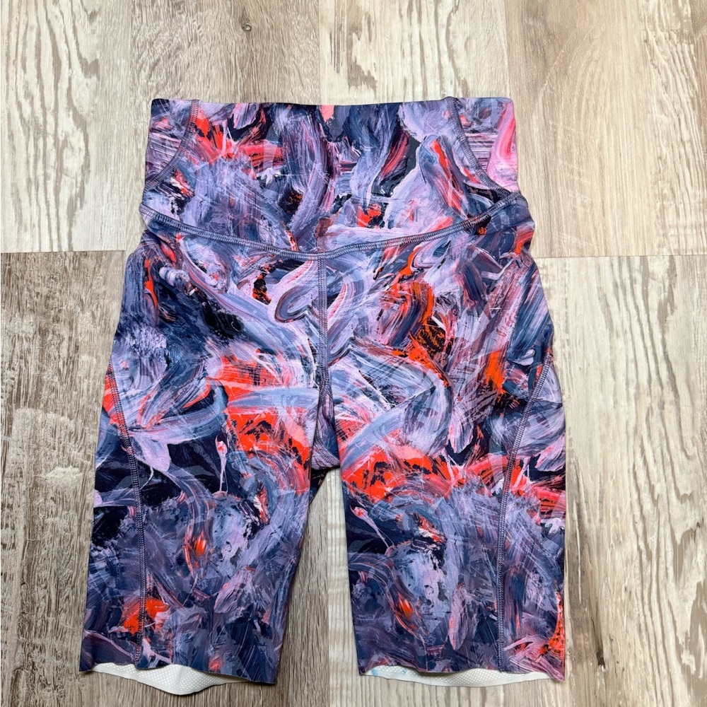 Lululemon Abstract‎ Patterned Shorts - Picture 2 of 7